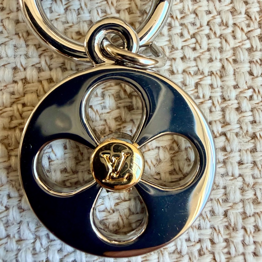 Upcycled zipper pull onto stainless steel toggle chain